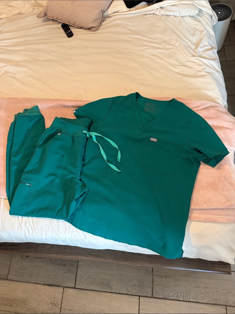 Womenโs Figs Scrubs Hunter Green